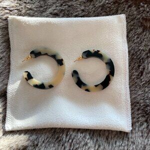 Classic open hoop Blonde Tortoise earrings Italian acetate